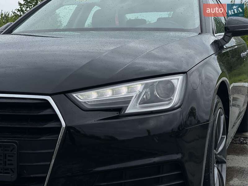 Седан Audi A4 2018 в Ужгороде