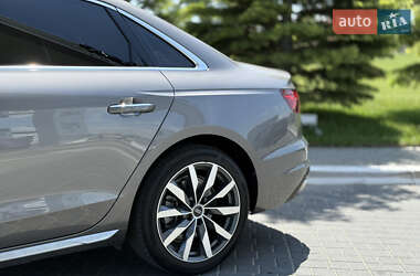 Седан Audi A4 2021 в 