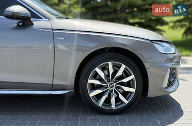 Седан Audi A4 2021 в 