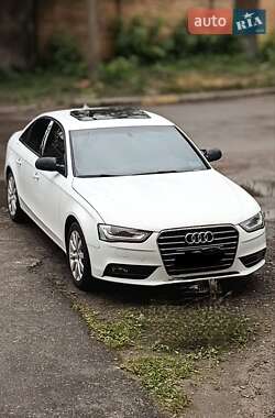 Седан Audi A4 2014 в Рівному