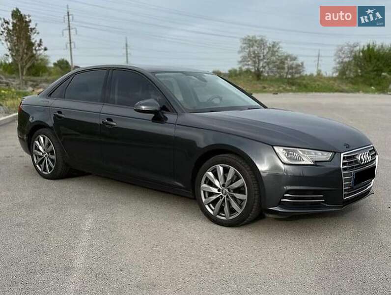 Седан Audi A4 2017 в 