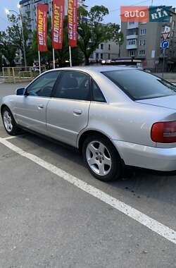 Седан Audi A4 2000 в 
