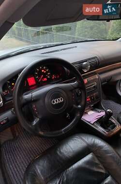Седан Audi A4 2000 в 