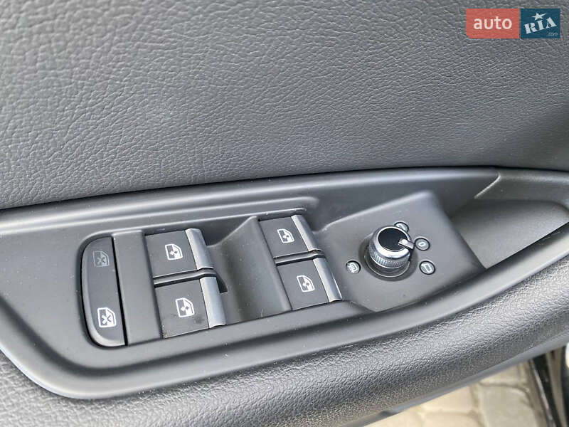 Седан Audi A4 2018 в Днепре