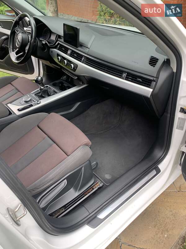 Седан Audi A4 2016 в Полтаве