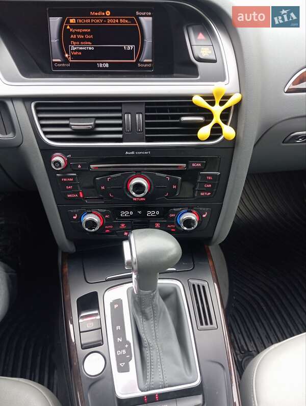 Седан Audi A4 2013 в Ровно