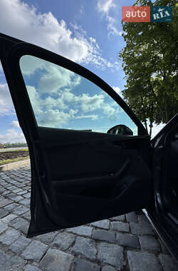 Седан Audi A4 2023 в 