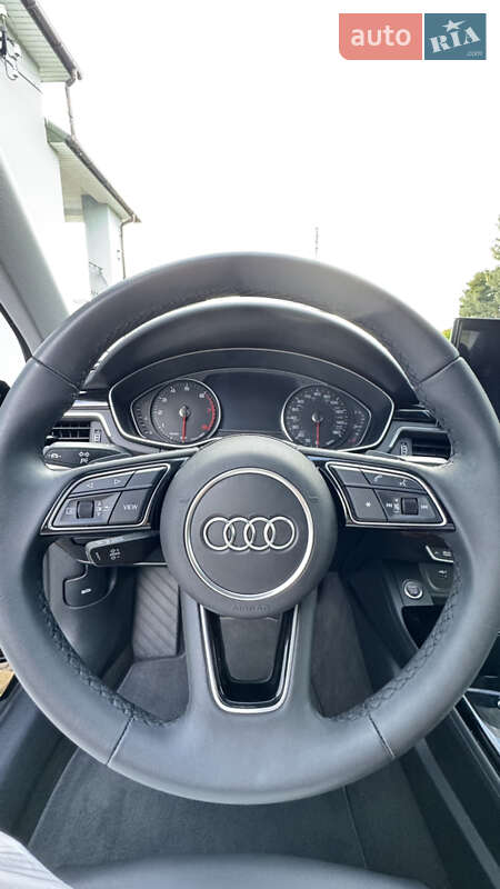 Седан Audi A4 2023 в Львове