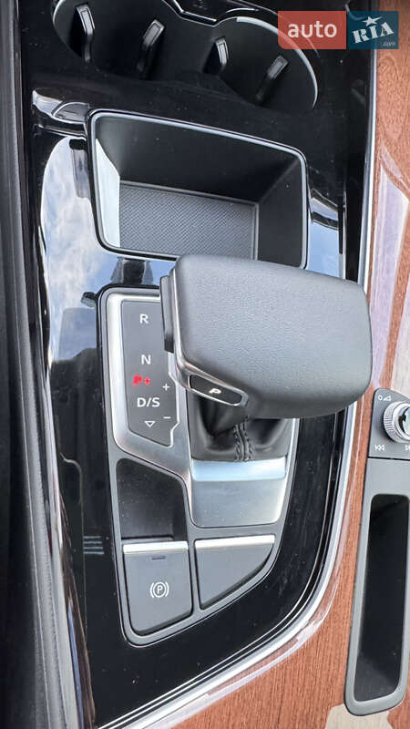 Седан Audi A4 2023 в Львове