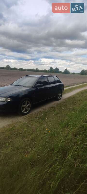 Універсал Audi A4 1996 в Жовкві