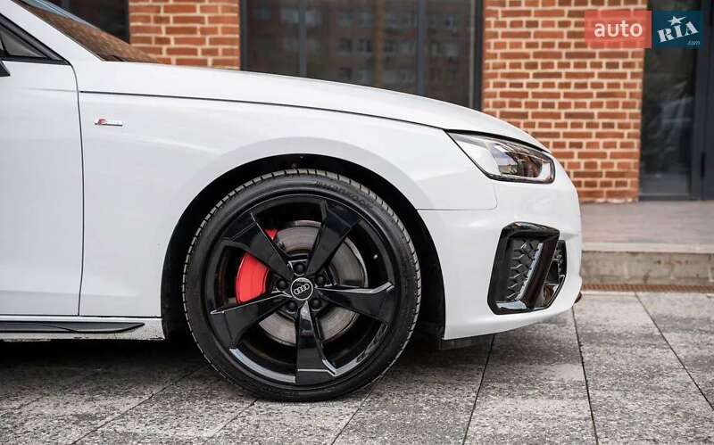Седан Audi A4 2022 в Киеве