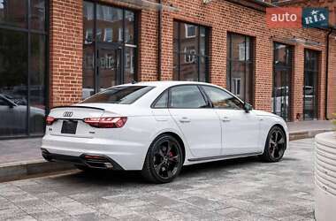 Седан Audi A4 2022 в 