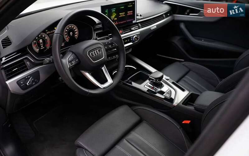 Седан Audi A4 2022 в Киеве