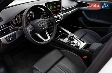 Седан Audi A4 2022 в 