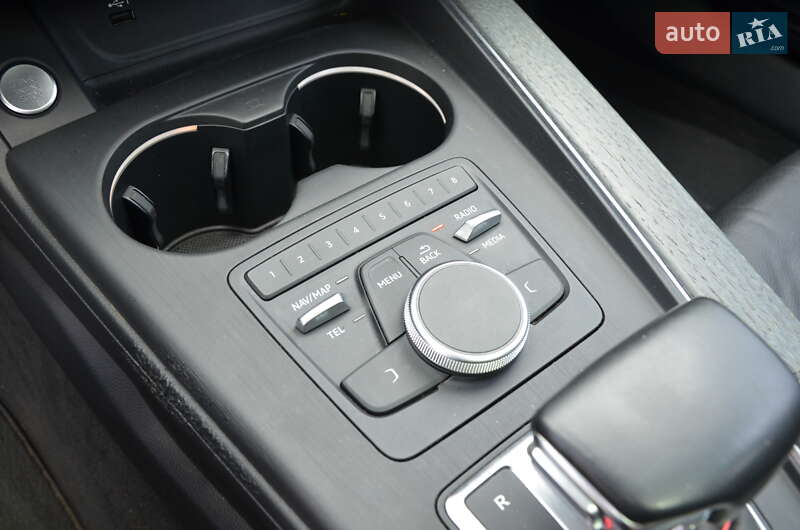 Седан Audi A4 2018 в Киеве