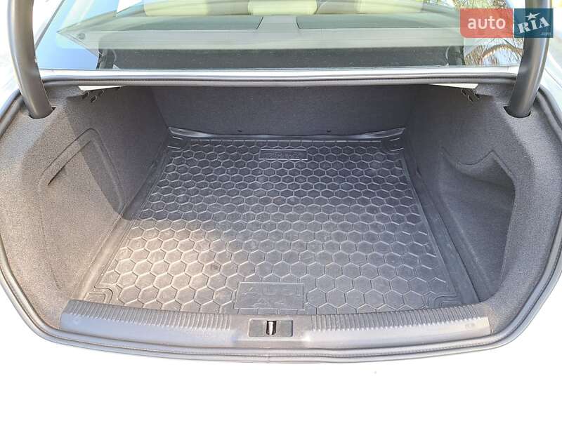 Седан Audi A4 2013 в Киеве
