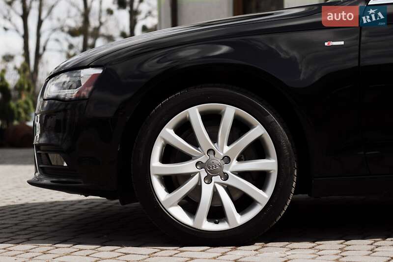 Седан Audi A4 2012 в Жовкві