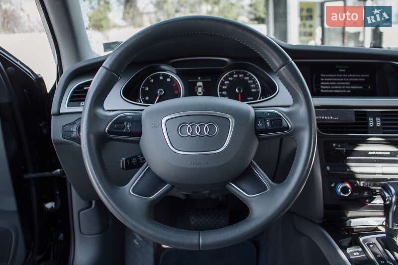 Седан Audi A4 2012 в Жовкві
