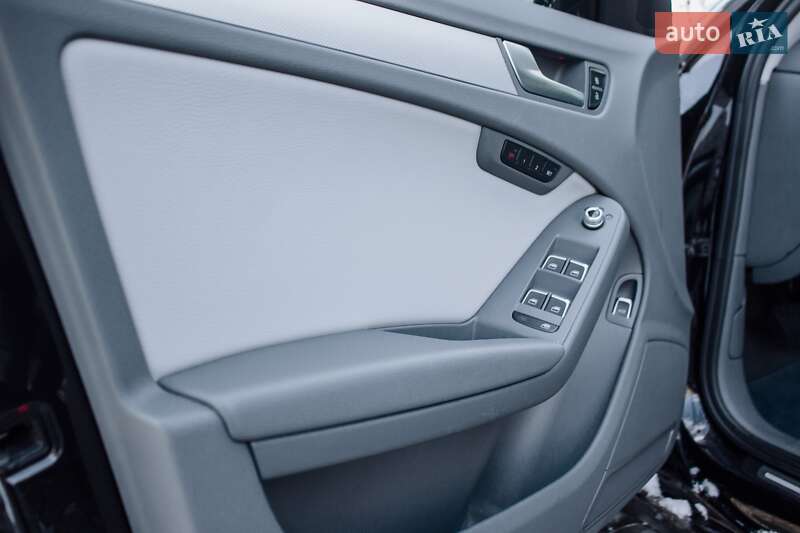 Седан Audi A4 2012 в Жовкві