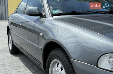 Седан Audi A4 2000 в 