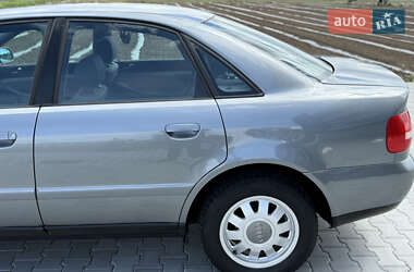 Седан Audi A4 2000 в 