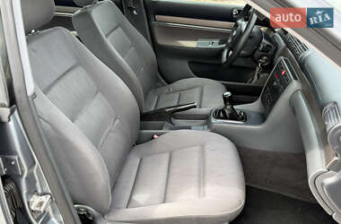 Седан Audi A4 2000 в 