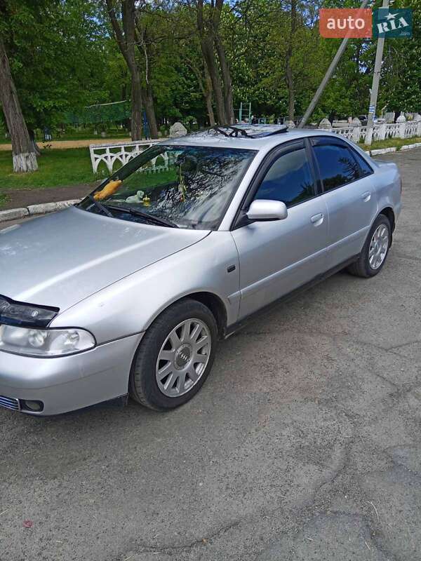 Седан Audi A4 2000 в Новоархангельске