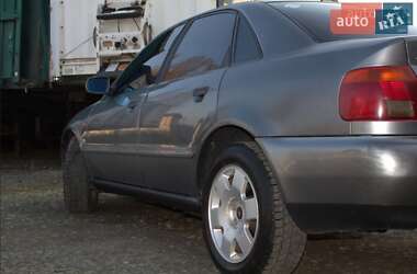 Седан Audi A4 1995 в 