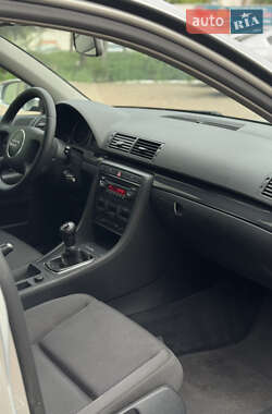 Седан Audi A4 2004 в 