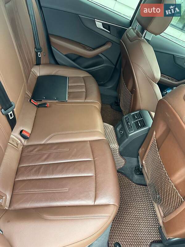 Седан Audi A4 2018 в Львове