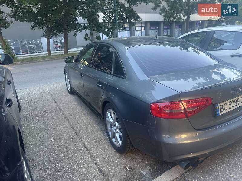 Седан Audi A4 2012 в Великом Березном