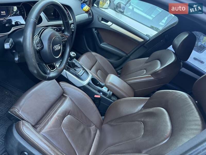 Седан Audi A4 2012 в Великом Березном