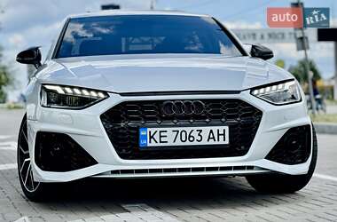 Седан Audi A4 2021 в 