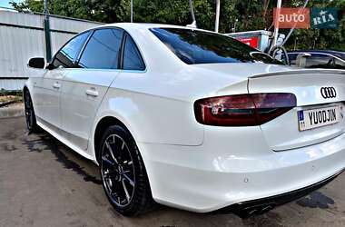 Седан Audi A4 2013 в 