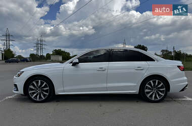 Седан Audi A4 2021 в 