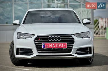 Седан Audi A4 2017 в 