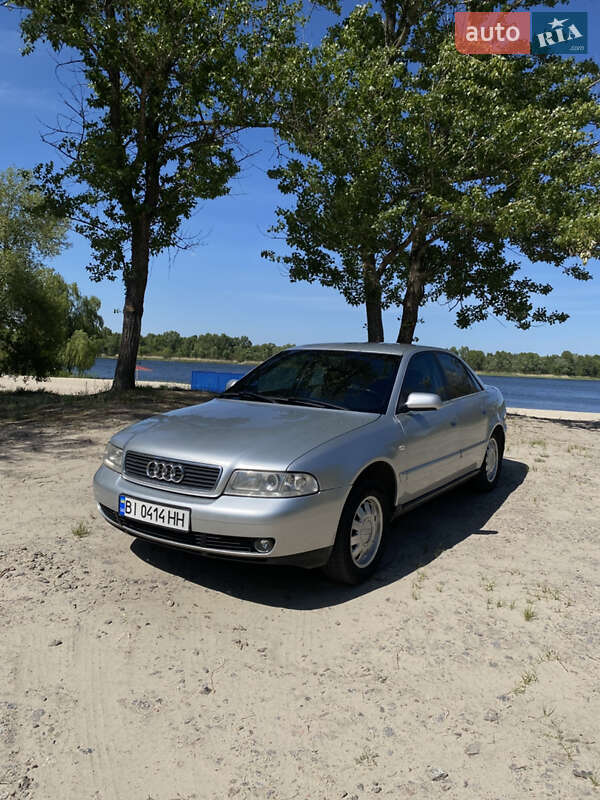 Седан Audi A4 2000 в 