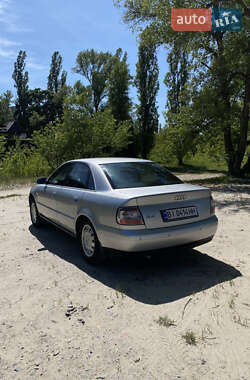 Седан Audi A4 2000 в 