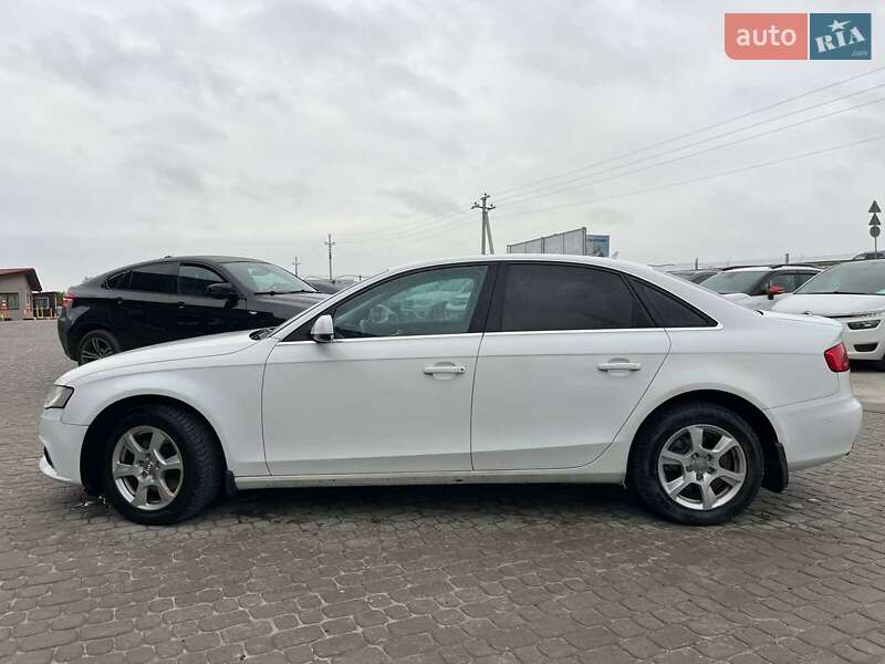 Седан Audi A4 2010 в Львове
