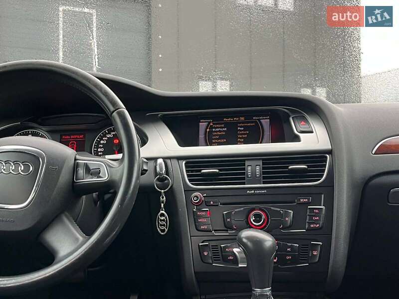 Седан Audi A4 2010 в Львове