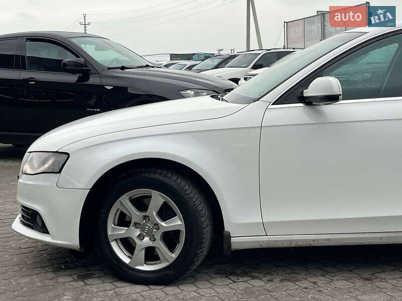 Седан Audi A4 2010 в Львове