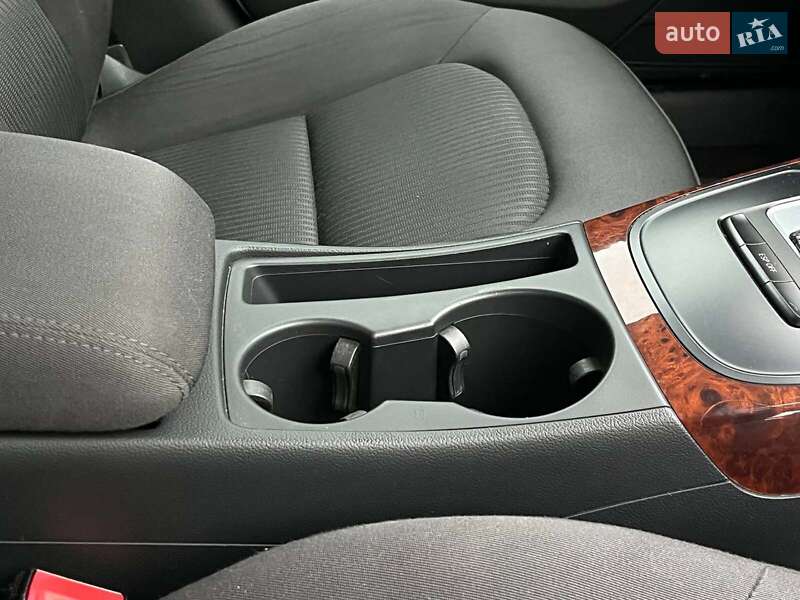 Седан Audi A4 2010 в Львове