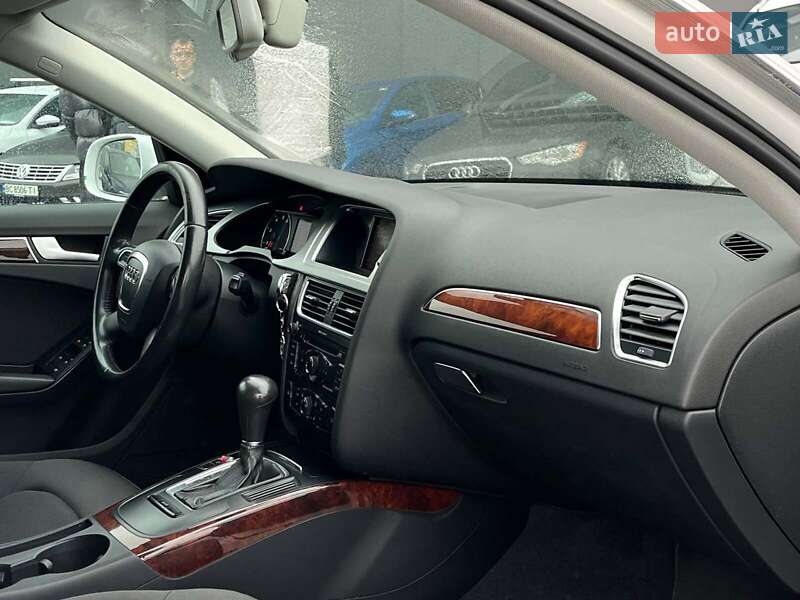 Седан Audi A4 2010 в Львове