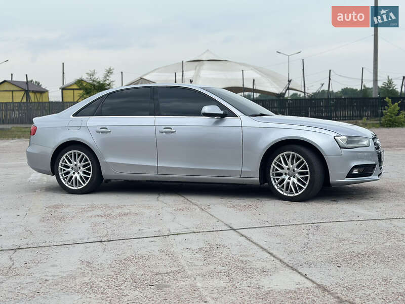 Седан Audi A4 2014 в Киеве
