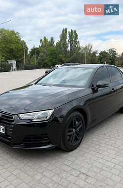 Седан Audi A4 2015 в Запорожье