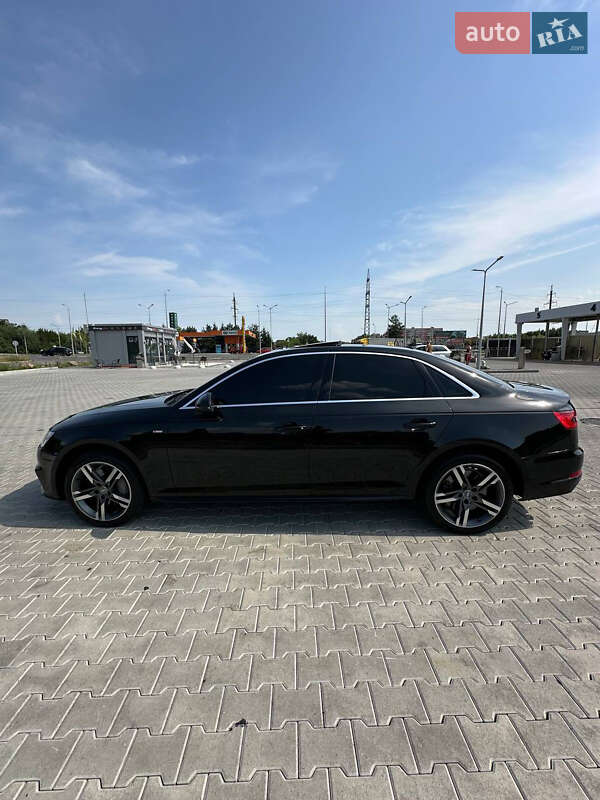 Седан Audi A4 2016 в Мукачево