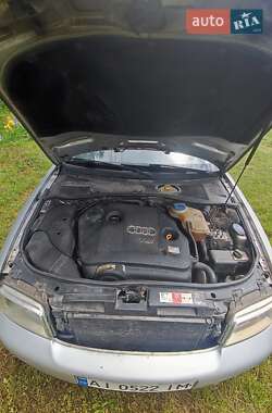 Седан Audi A4 2000 в 
