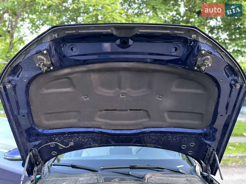Седан Audi A4 2023 в Львове