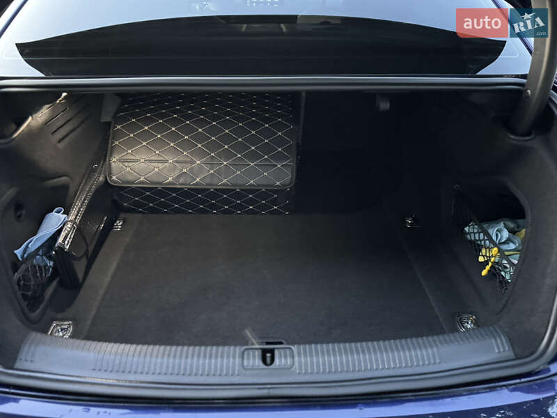 Седан Audi A4 2023 в Львове