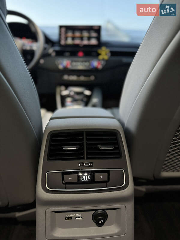 Седан Audi A4 2023 в Львове